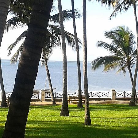 Plaza Beach Hotel Bamburi Kültér fotó