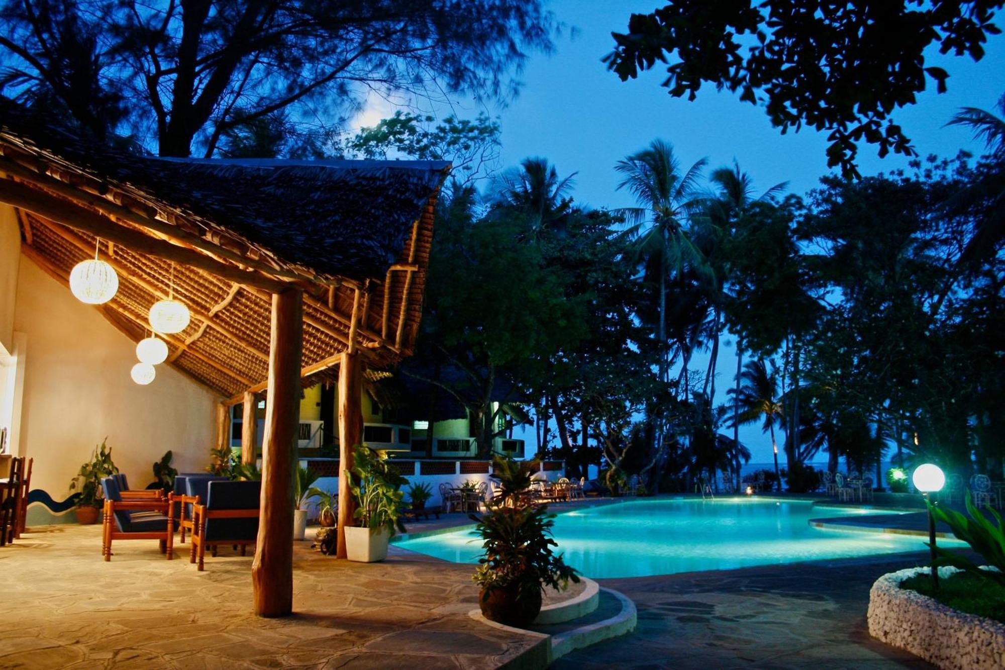 Plaza Beach Hotel Bamburi Kültér fotó