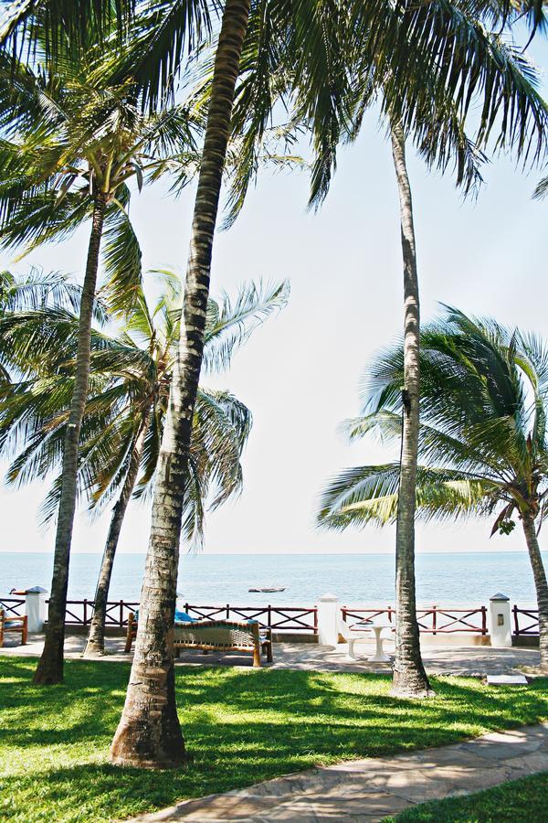 Plaza Beach Hotel Bamburi Kültér fotó